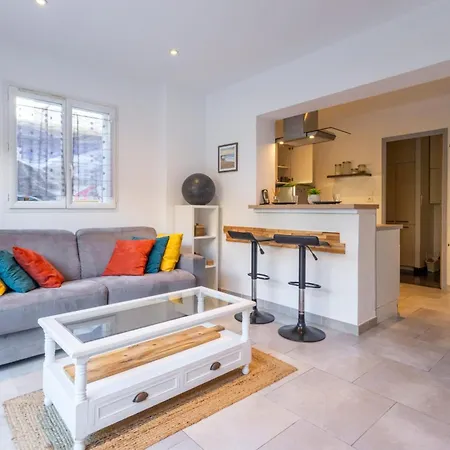 T2 Avec Terrasse A Six-fours - Piscine Parking