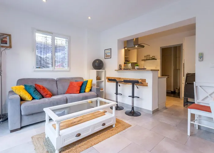 T2 Avec Terrasse A Six-fours - Piscine Parking