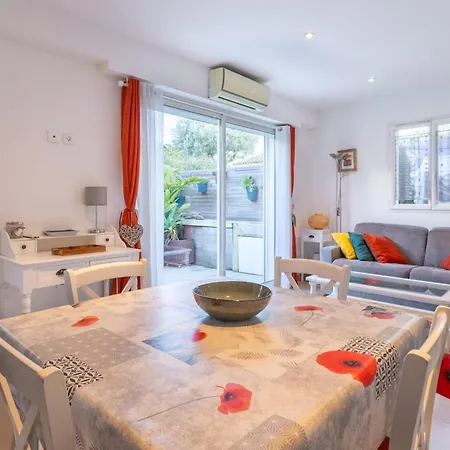 T2 Avec Terrasse A Six-fours - Piscine Parking Apartment Six-Fours-les-Plages